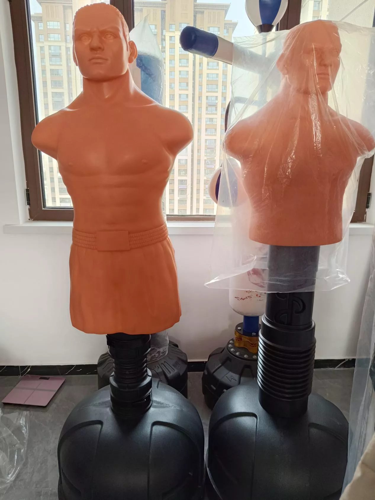 Bolehkah Boneka Tinju Berbentuk Manusia Menyampaikan Latihan Tempur Julat Penuh yang Lebih Realistik?