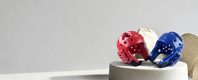 Taekwondo uniforms, protective gear and belts compliant with international standards